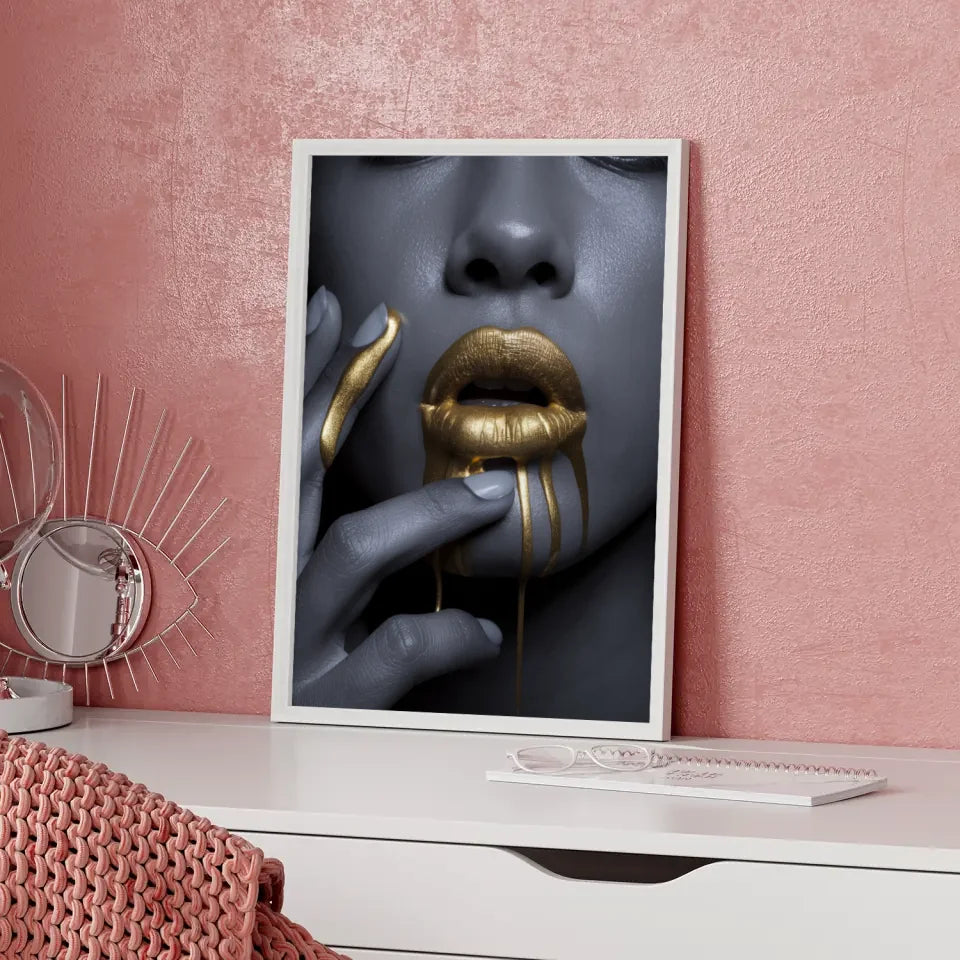Poster mit goldenen Tropfen und grauem Gesicht 5