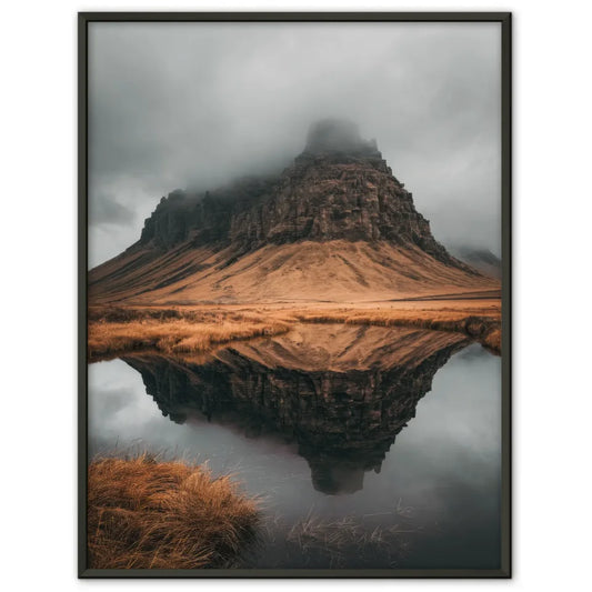 Majestätischer Poster mit mystischer Felsformation und Spiegelung 1