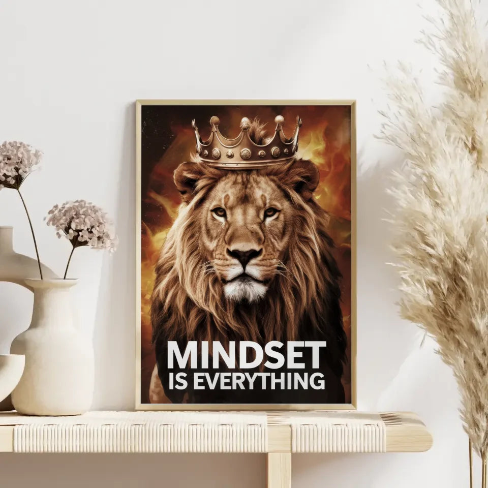 Majestätischer Löwe Poster mit Krone und feurigem Hintergrund 4