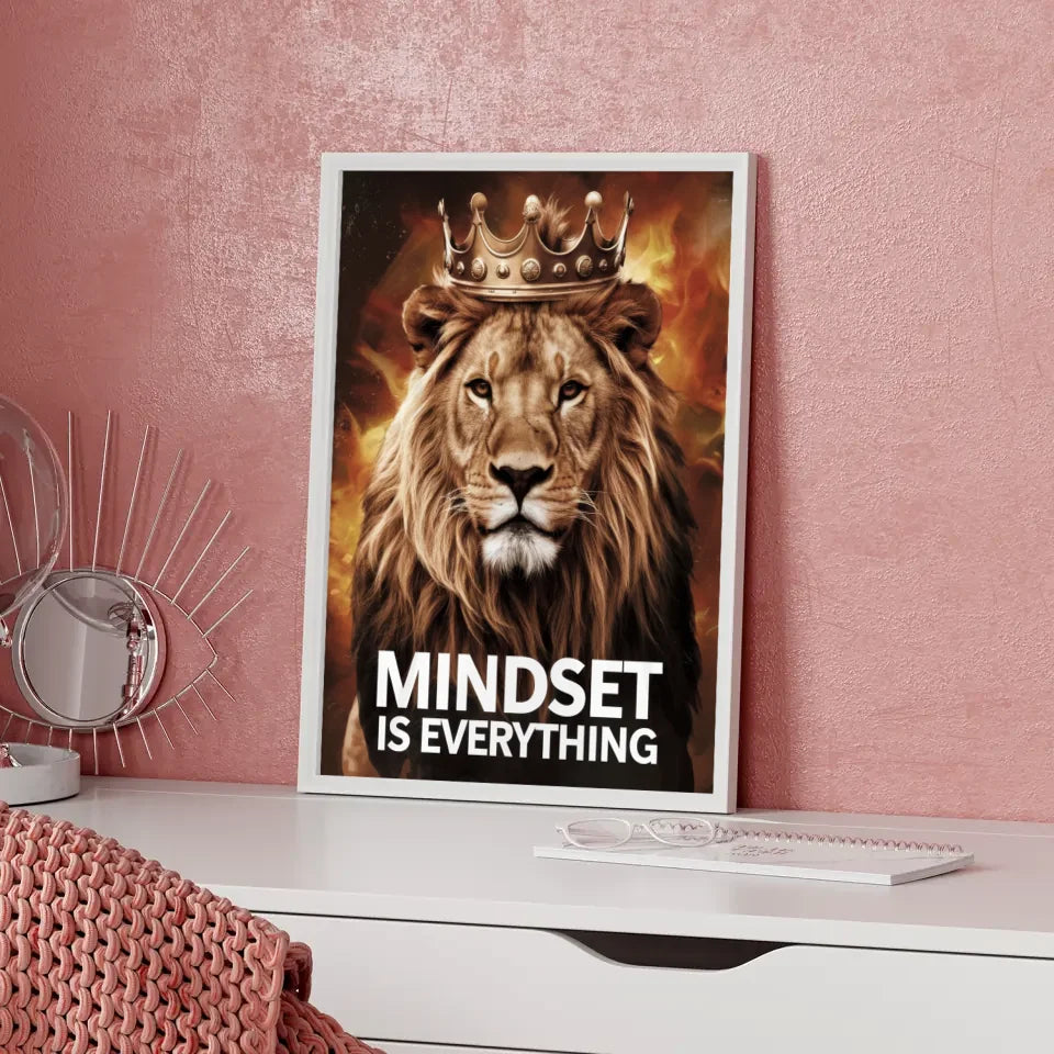 Majestätischer Löwe Poster mit Krone und feurigem Hintergrund 5