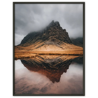 Majestätischer Poster mit Felsformation und Nebel 1