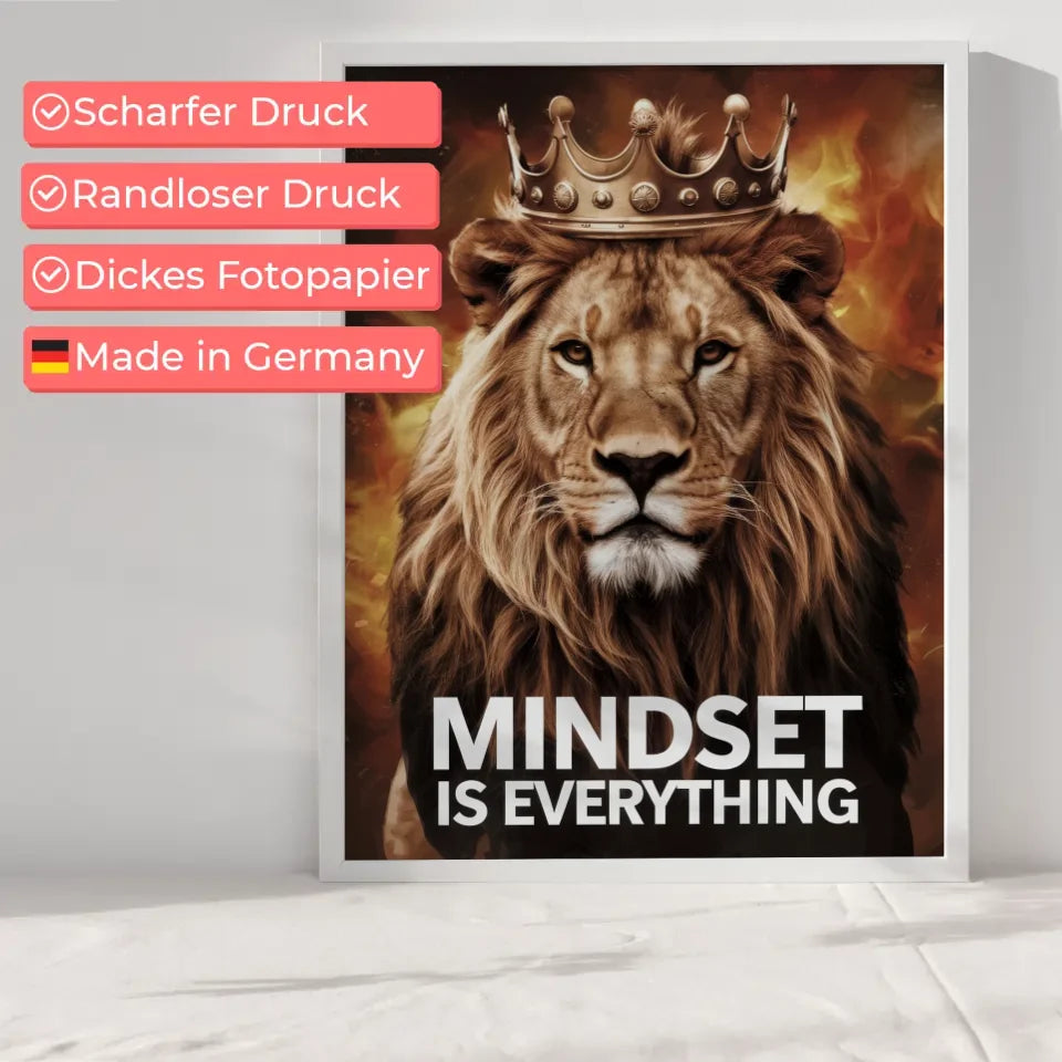 Majestätischer Löwe Poster mit Krone und feurigem Hintergrund 6