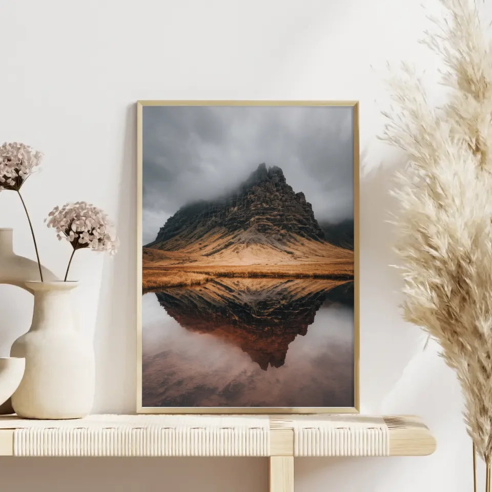 Majestätischer Poster mit Felsformation und Nebel 4