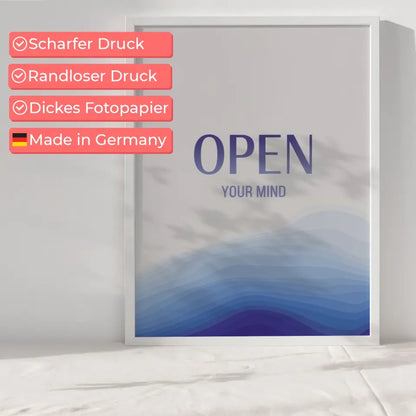 Minimalistisches Poster mit OPEN YOUR MIND auf blauem Hintergrund 6