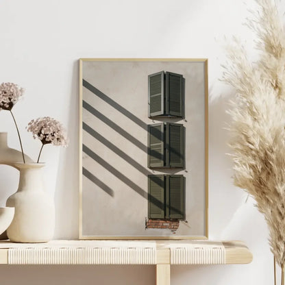 Minimalistisches Poster mit Fenstern im Beigeton und Charakter 4