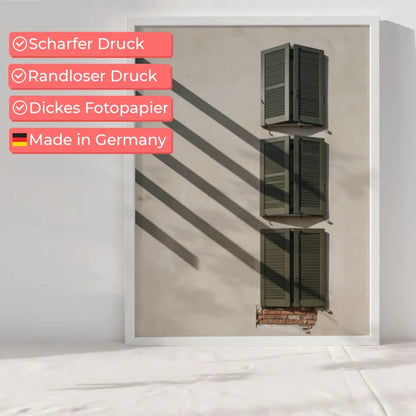 Minimalistisches Poster mit Fenstern im Beigeton und Charakter 6