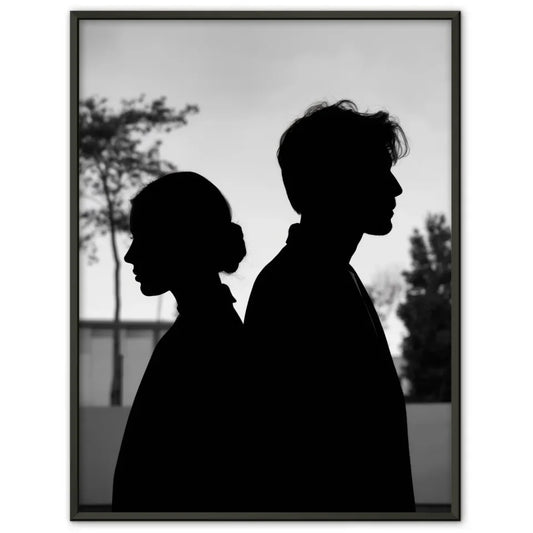 Monochromes Poster zweier Silhouetten in nachdenklichem Stil 1