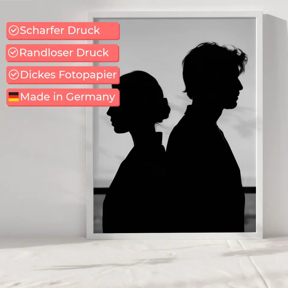 Monochromes Poster mit Silhouetten von Mann und Frau 6
