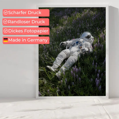 Astronaut Poster auf grüner Wiese mit Blumen für jeden Raum 6