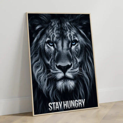 Majestätischer Löwen Poster mit intensiven blauen Augen und Botschaft