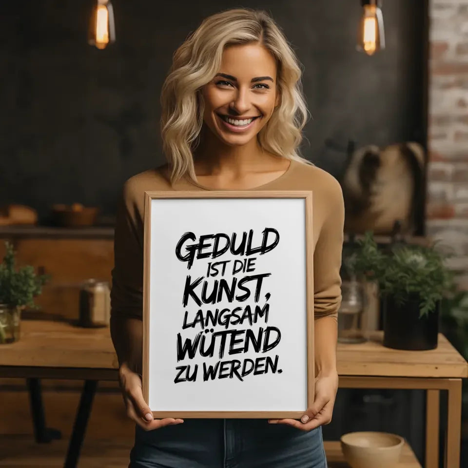 Poster mit Zitat Geduld in schwarzer Pinselstrichschrift