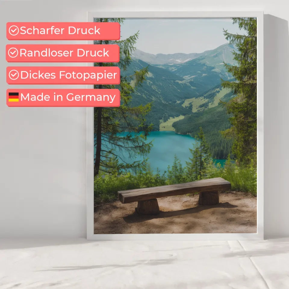 Poster mit Naturlandschaft und rustikaler Holzbank am See