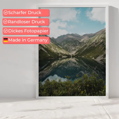 Berglandschaft Poster mit unberührtem See und Himmel 6