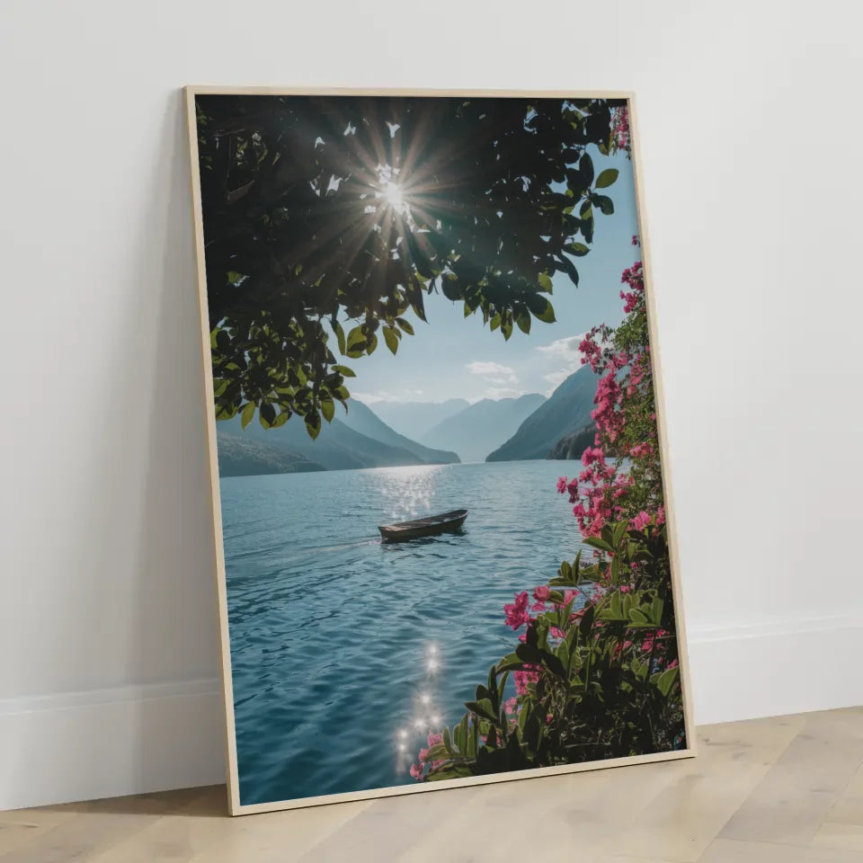 Ruhige Seeszene Poster mit Boot und Bergen für entspannte Wohnräume 3