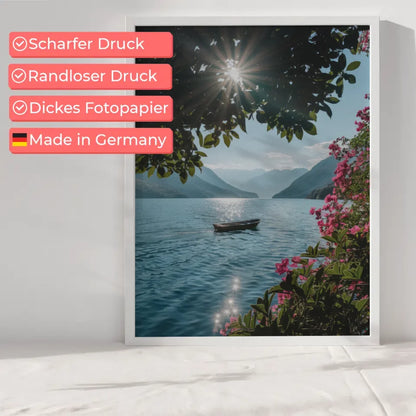 Ruhige Seeszene Poster mit Boot und Bergen für entspannte Wohnräume 6