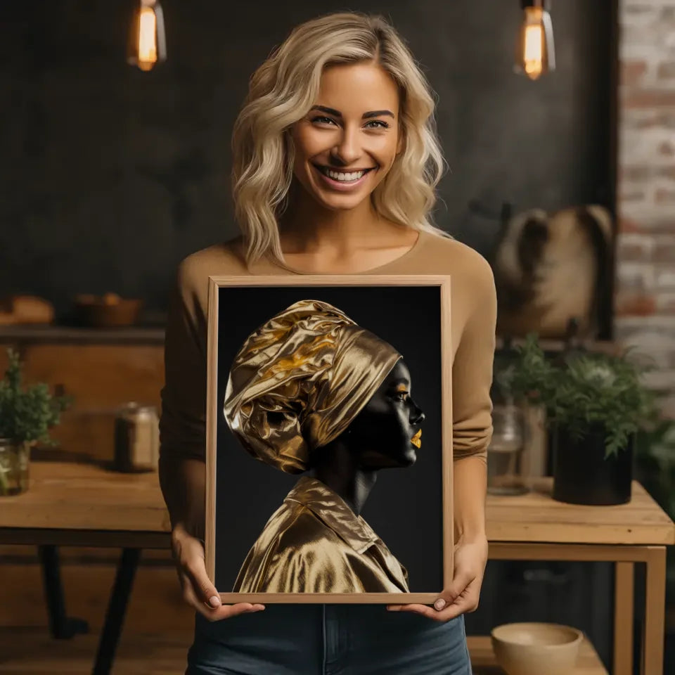 Geheimnisvoller Poster einer Person mit goldschimmerndem Kopfschmuck 2