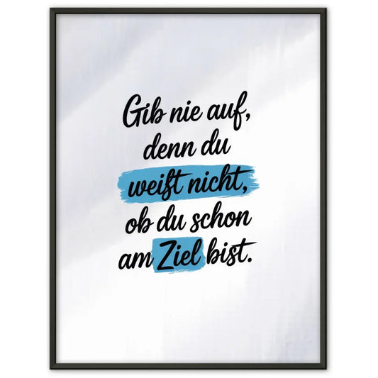 Inspirierendes Poster mit Zitat Gib nie auf in schwarz und blau 1