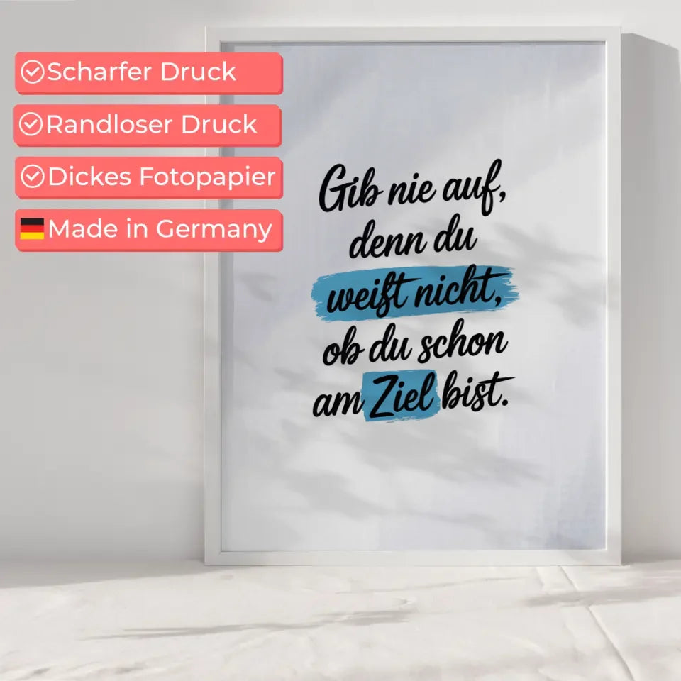 Inspirierendes Poster mit Zitat Gib nie auf in schwarz und blau 6
