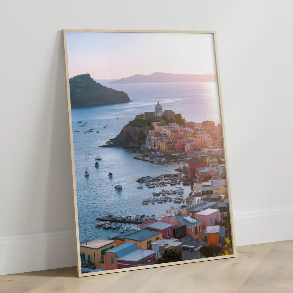 Poster von Port De Procida Italiener Küstenstadt mit bunten Gebäuden