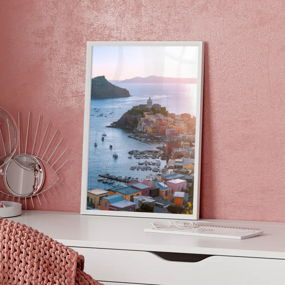 Poster von Port De Procida Italiener Küstenstadt mit bunten Gebäuden