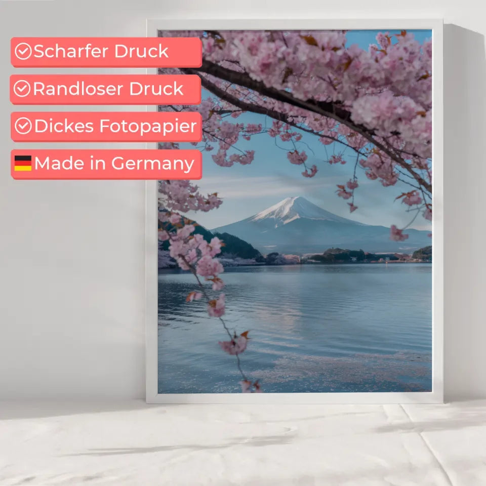 Poster Fuji Japan mit Kirschblüten im See отражать