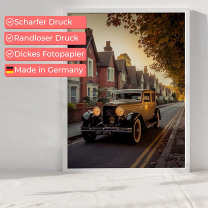 Vintage Poster Oldtimer im englischen Dorf mit Sonnenuntergang