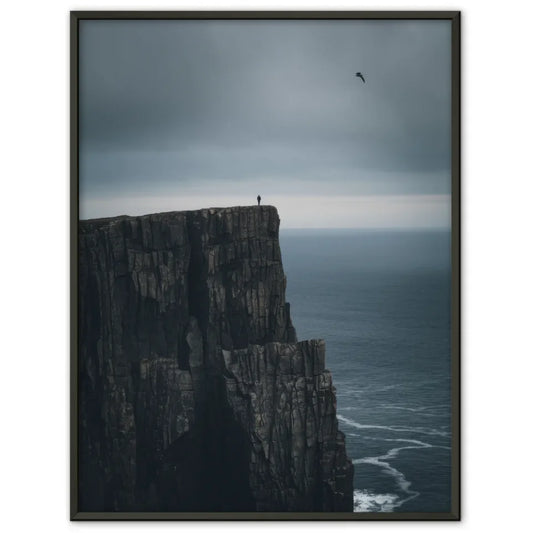 Düstere Klippenlandschaft Poster mit einsamer Silhouette 1