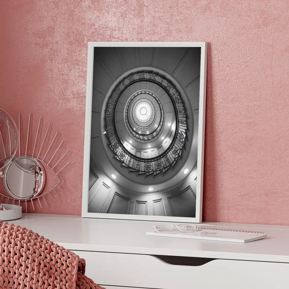 Elegantes Poster Wendeltreppe mit Blumenmuster und Lichtreflexionen 5