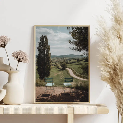 Malerisches Landschafts Poster mit Vintage Stühlen und Hügeln 4