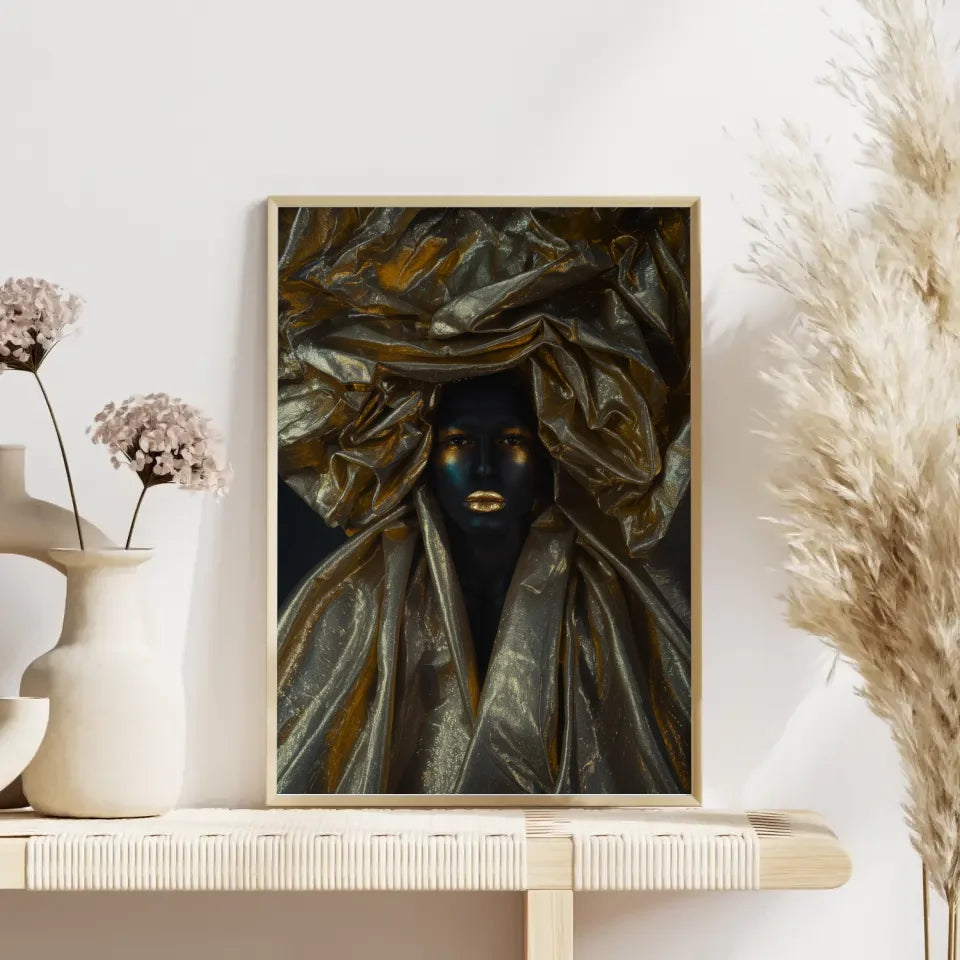 Geheimnisvoller Poster mit königlicher Person und goldschimmerndem Kopfschmuck 4