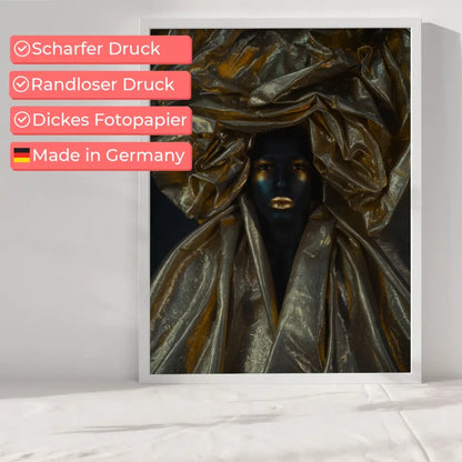 Geheimnisvoller Poster mit königlicher Person und goldschimmerndem Kopfschmuck 6