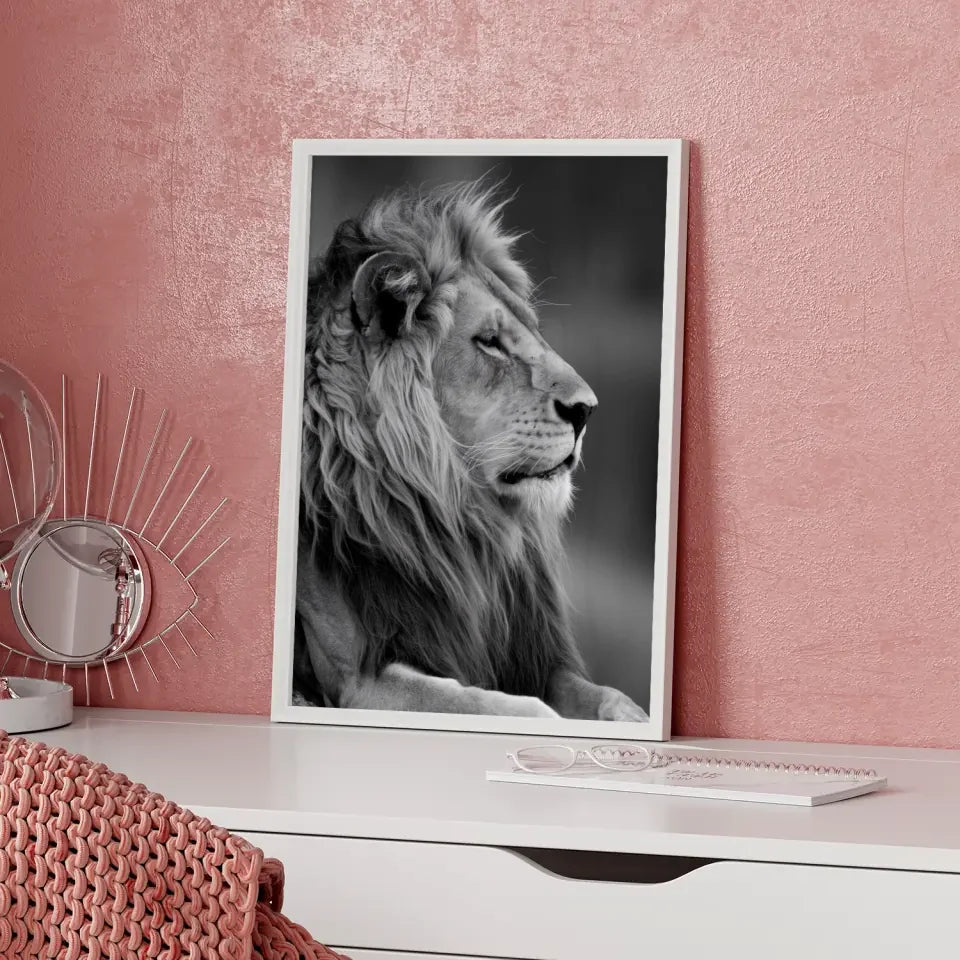 Majestätischer Löwen Poster in monochromatischem Stil für Ihr Zuhause 5