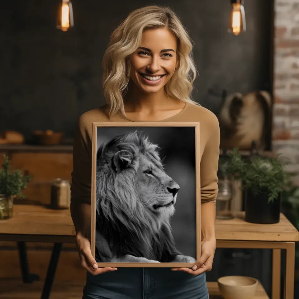 Majestätischer Löwe Poster im monochromatischen Stil 2
