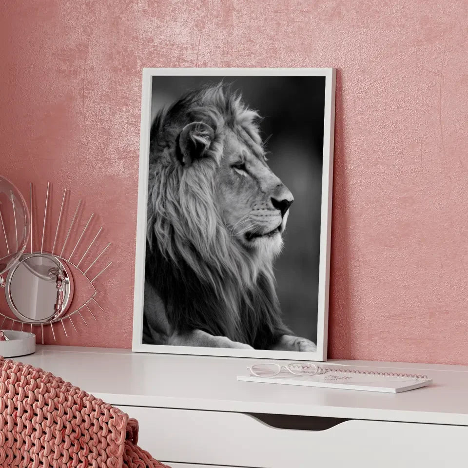 Majestätischer Löwe Poster im monochromatischen Stil 5