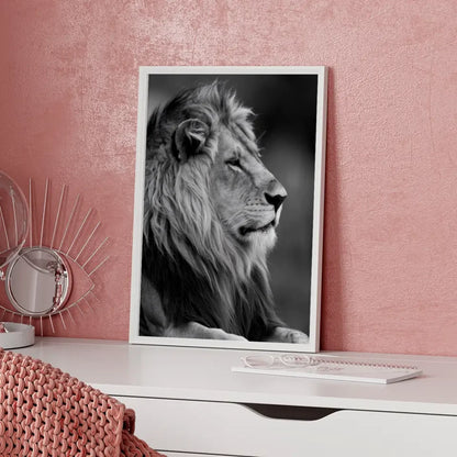 Majestätischer Löwe Poster im monochromatischen Stil 5