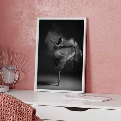 Elegante Tänzerin Poster mit dramatischem Hintergrund 5