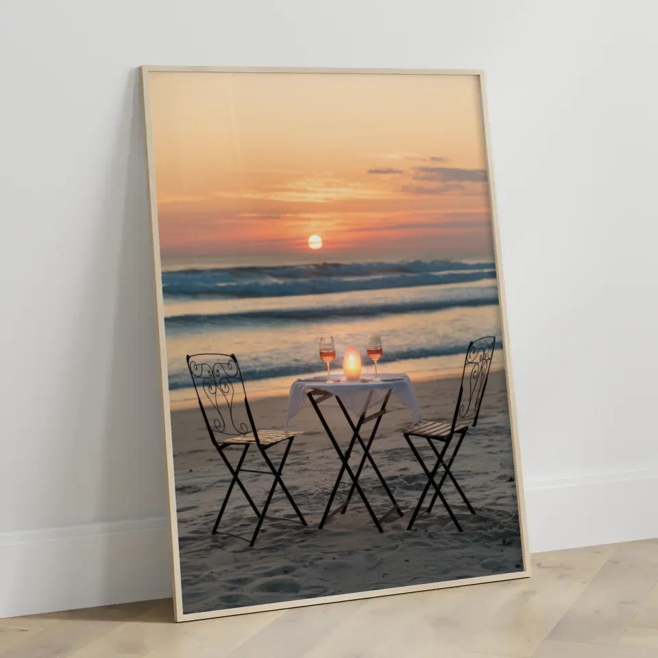 Eleganter Poster mit Champagnergläsern und Spritzmuster für Genuss 3