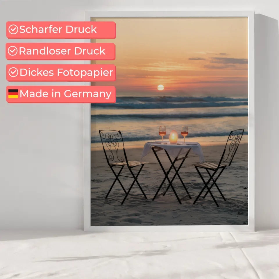 Eleganter Poster mit Champagnergläsern und Spritzmuster für Genuss 6