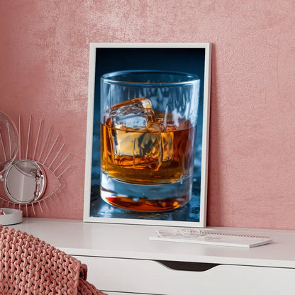 Poster Whisky im Glas mit Eiswürfeln in dunklem Hintergrund 5