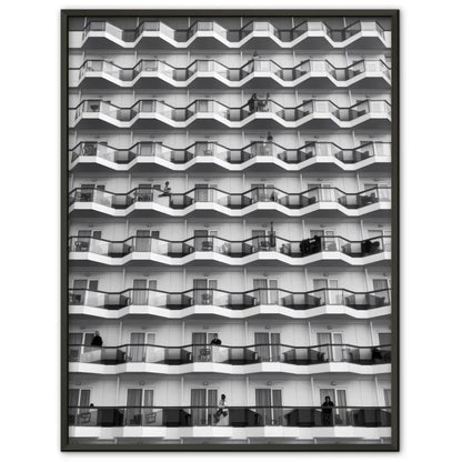 Moderne Architektur Poster mit Balconen und Menschen in Schwarz-Weiß 1
