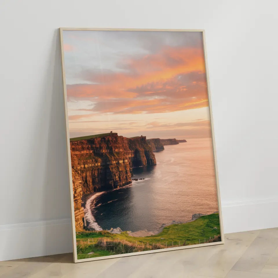 Irland-inspirierte abstrakte Boho-Tonvase Poster für ein skandinavisches Wohnambiente