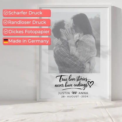 Personalisiertes Foto Poster Paare mit Namen True Love Stories Schwarz Weiß