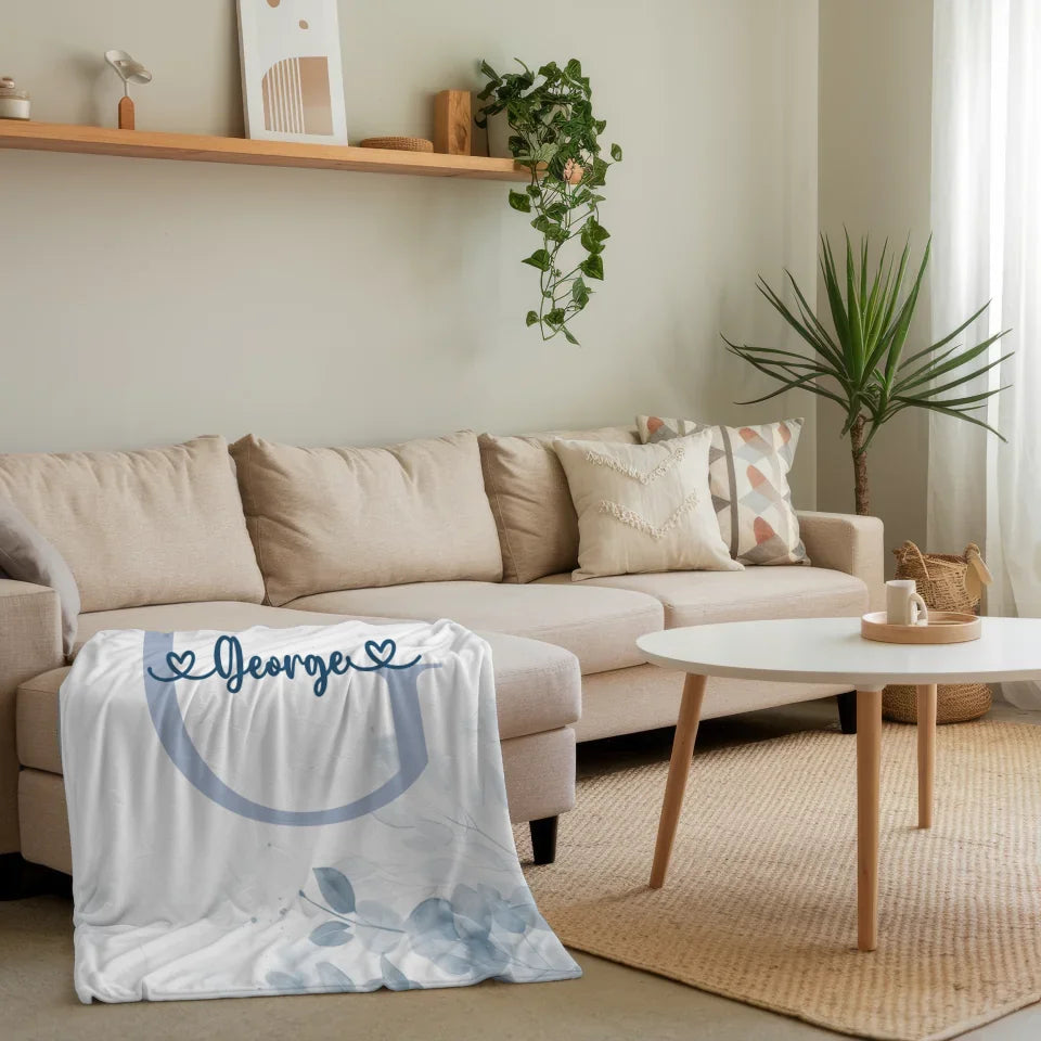 personalisierte decke mit buchstaben g fur jungen in blau 4