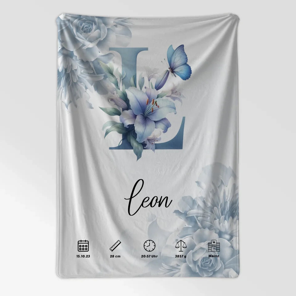 personalisierte decke mit anfangsbuchstaben l blumen blau 7