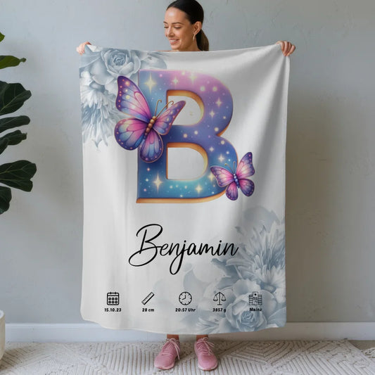 Personalisierte Decke mit Anfangsbuchstaben B und blauen Blüten 1