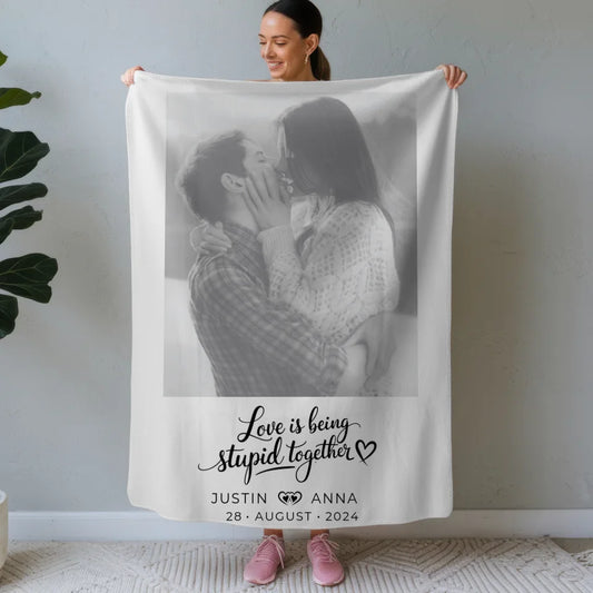 Personalisierte Foto Decke Paare mit Namen Love Is Being Stupid Together 1