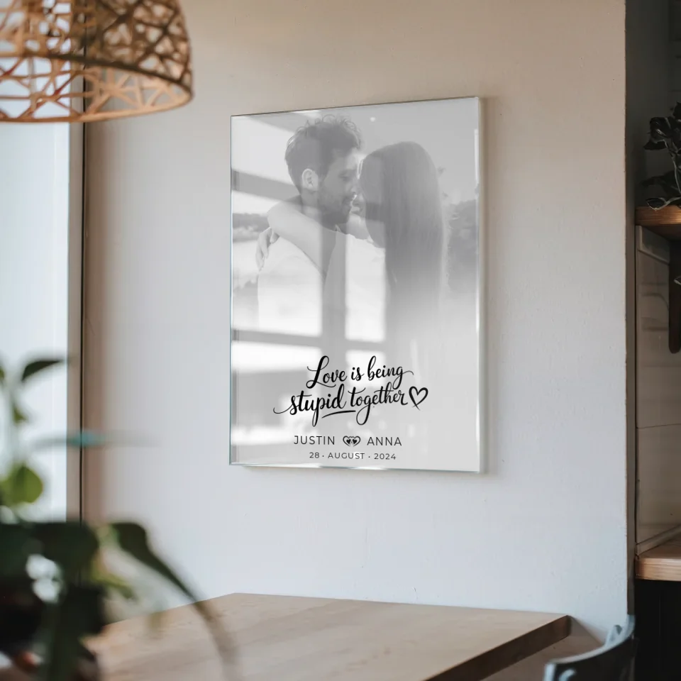 Personalisiertes Acrylglas Bild für Paare Foto Black & White Love Is Being Stupid Together mit Namen und Datum
