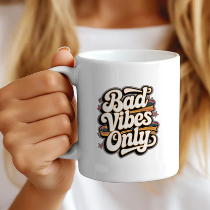 Lustige Tasse Bad Vibes Only mit buntem Retro Design