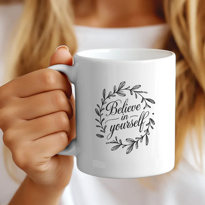 Tasse mit Spruchbild Believe in Yourself minimalistisch elegant Blumendesign