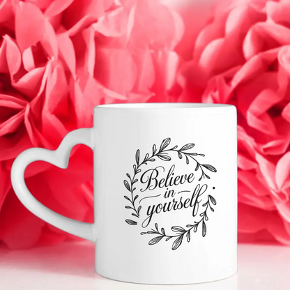 Tasse mit Spruchbild Believe in Yourself minimalistisch elegant Blumendesign